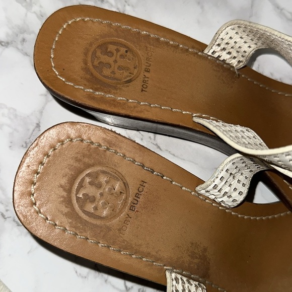 Tory Burch Perforated White and Tan Sandals size 7 - Picture 4 of 9